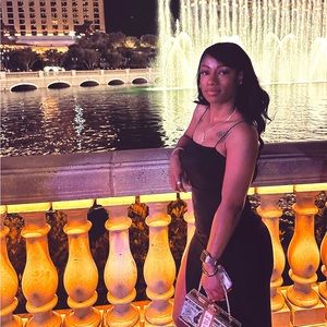 Meet your Posher, Pearla